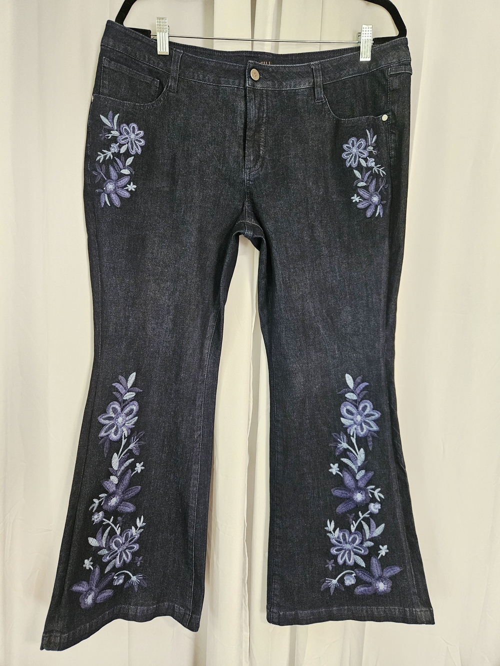 Women’s Dark Blue Embroidered Floral Jeans Size 16P